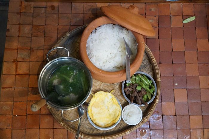 Nơi vừa uống cà phê, vừa tự nấu ăn tại chỗ thu hút các gia đình ở TPHCM