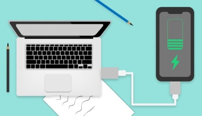 Cắm sạc điện thoại bằng máy tính có hại pin không?