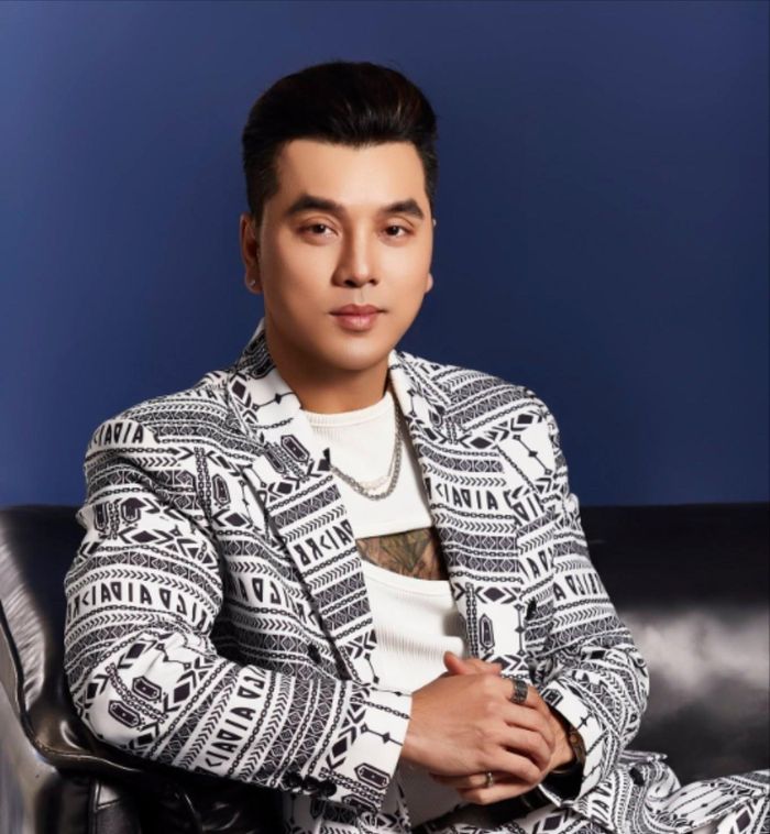 Chuyện gì xảy ra với Ưng Hoàng Phúc