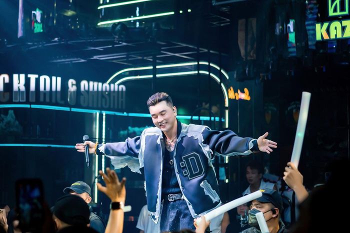 Chuyện gì xảy ra với Ưng Hoàng Phúc