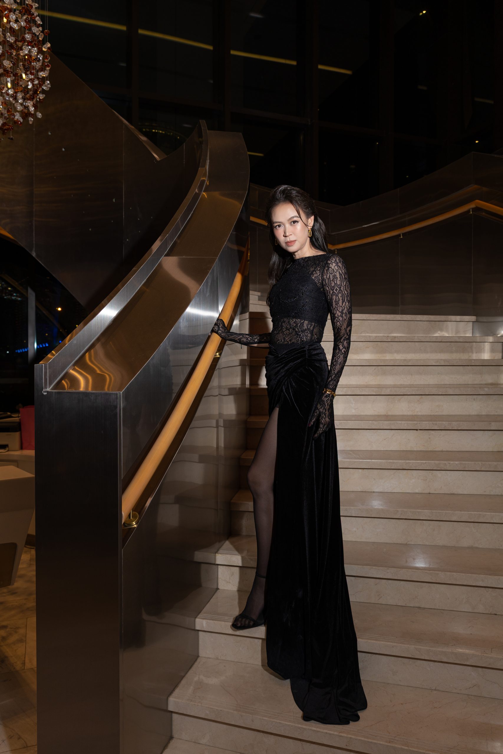 Diễn viên – Siêu mẫu Ngọc Nga đẹp quyến rũ trong trang phục của NTK Đỗ Long