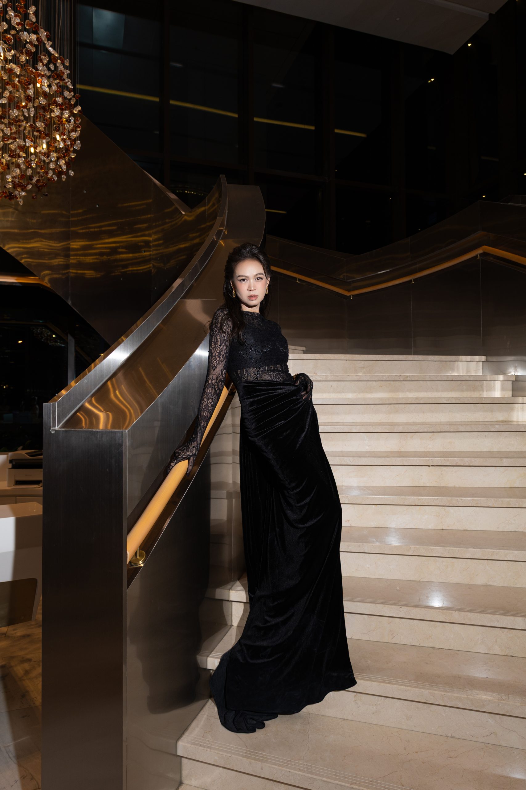 Diễn viên – Siêu mẫu Ngọc Nga đẹp quyến rũ trong trang phục của NTK Đỗ Long