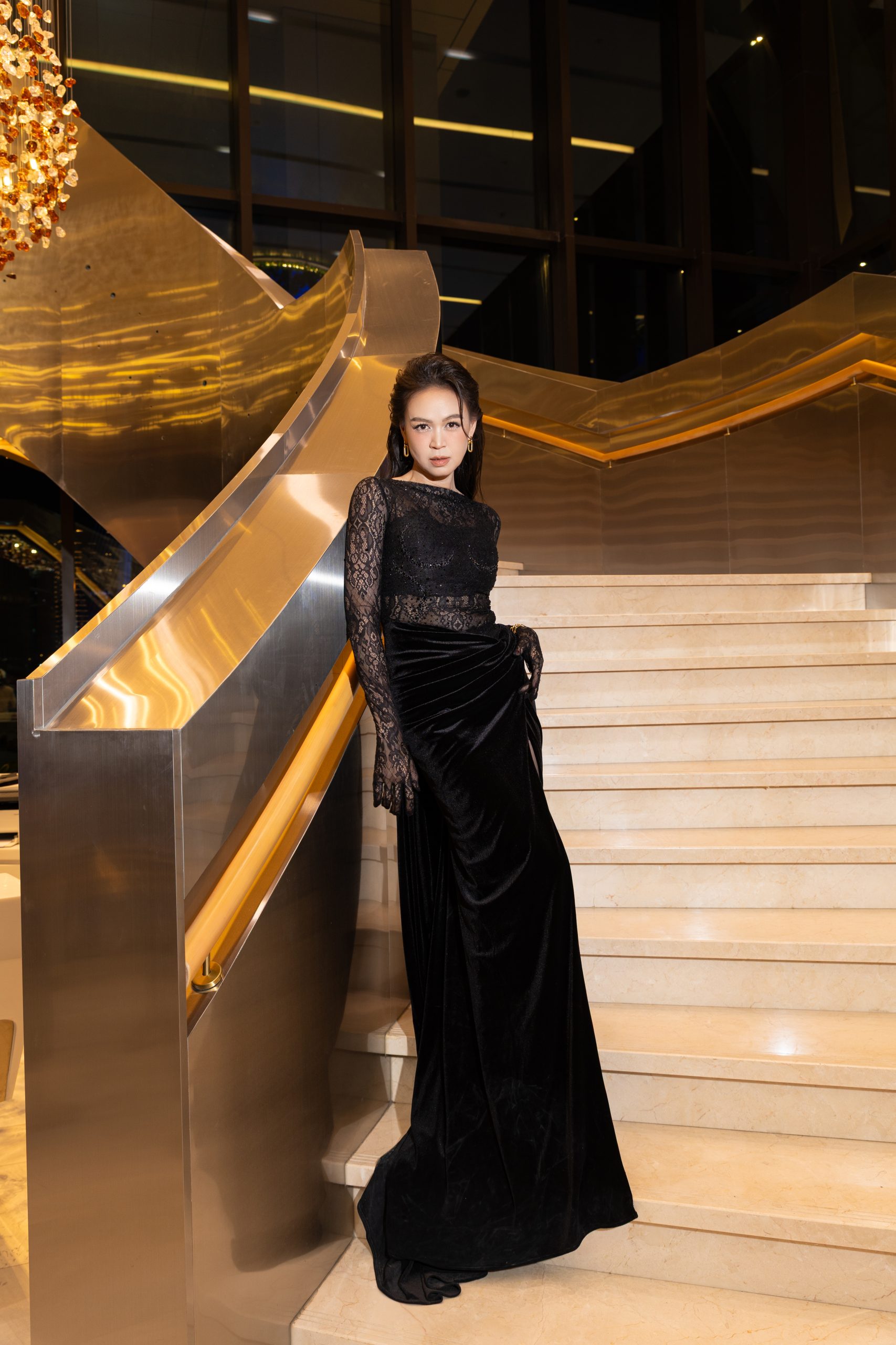 Diễn viên – Siêu mẫu Ngọc Nga đẹp quyến rũ trong trang phục của NTK Đỗ Long