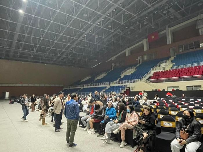 Diva Hồng Nhung: ‘Hoãn show kiểu này chắc trên đời mới có một’