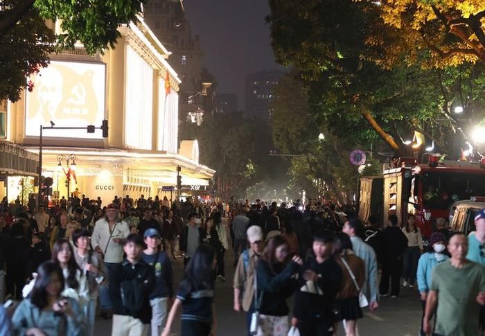 Không khí đón năm mới 2026 tại TPHCM và khắp cả nước