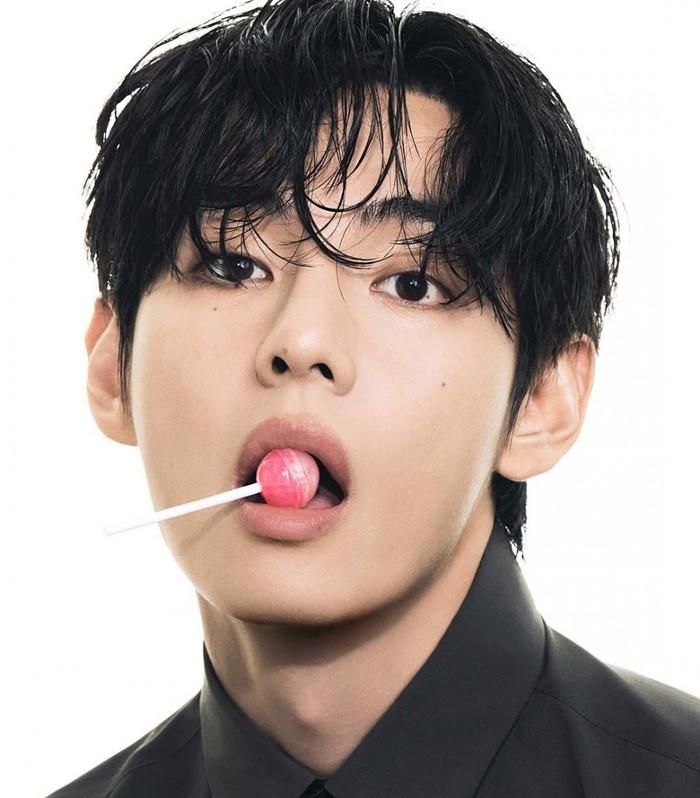 Nam ca sĩ hàng đầu showbiz làm gương mặt đại diện cho… sòng bạc