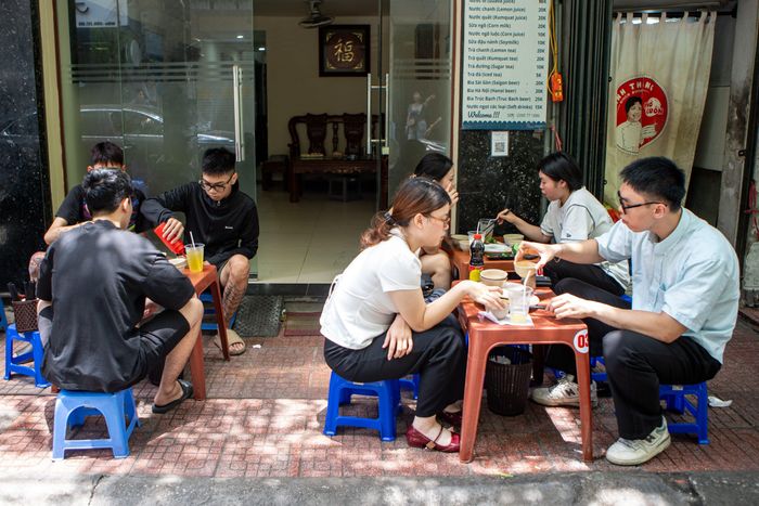 Ngã rẽ cuộc đời dạy khách Tây nhiều điều khi sang Việt Nam