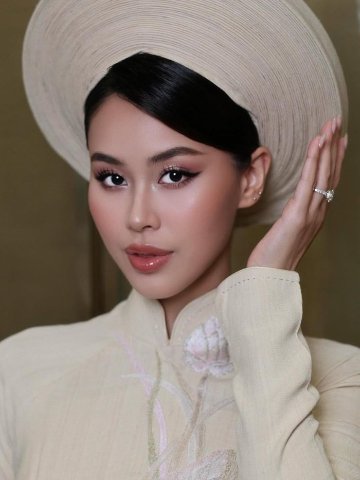 Ngọc Trinh lại theo mốt không quần