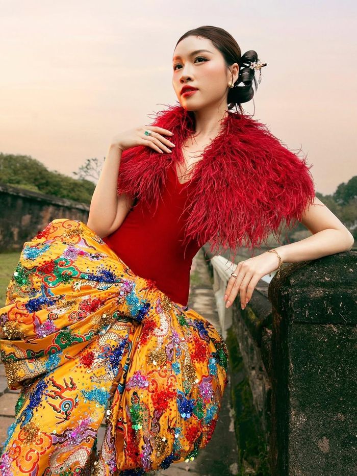 Ngọc Trinh lại theo mốt không quần