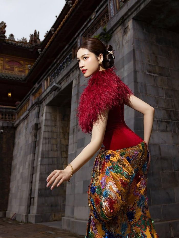 Ngọc Trinh lại theo mốt không quần