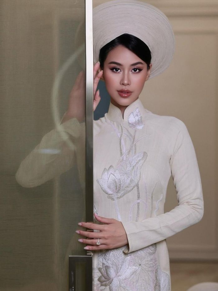 Ngọc Trinh lại theo mốt không quần