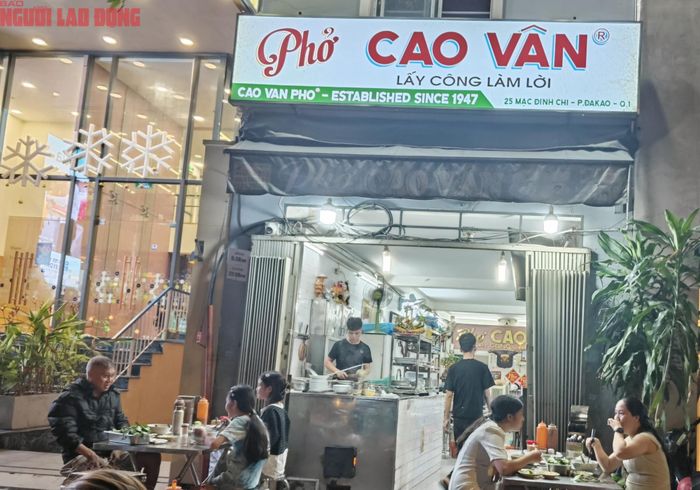 Những kiểu hút khách ‘độc lạ’, ít tốn kém của nhiều hàng quán ở TPHCM