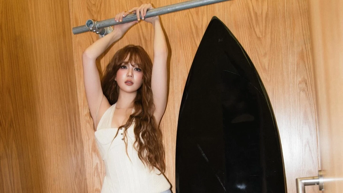 Ngọc Trinh lại theo mốt không quần