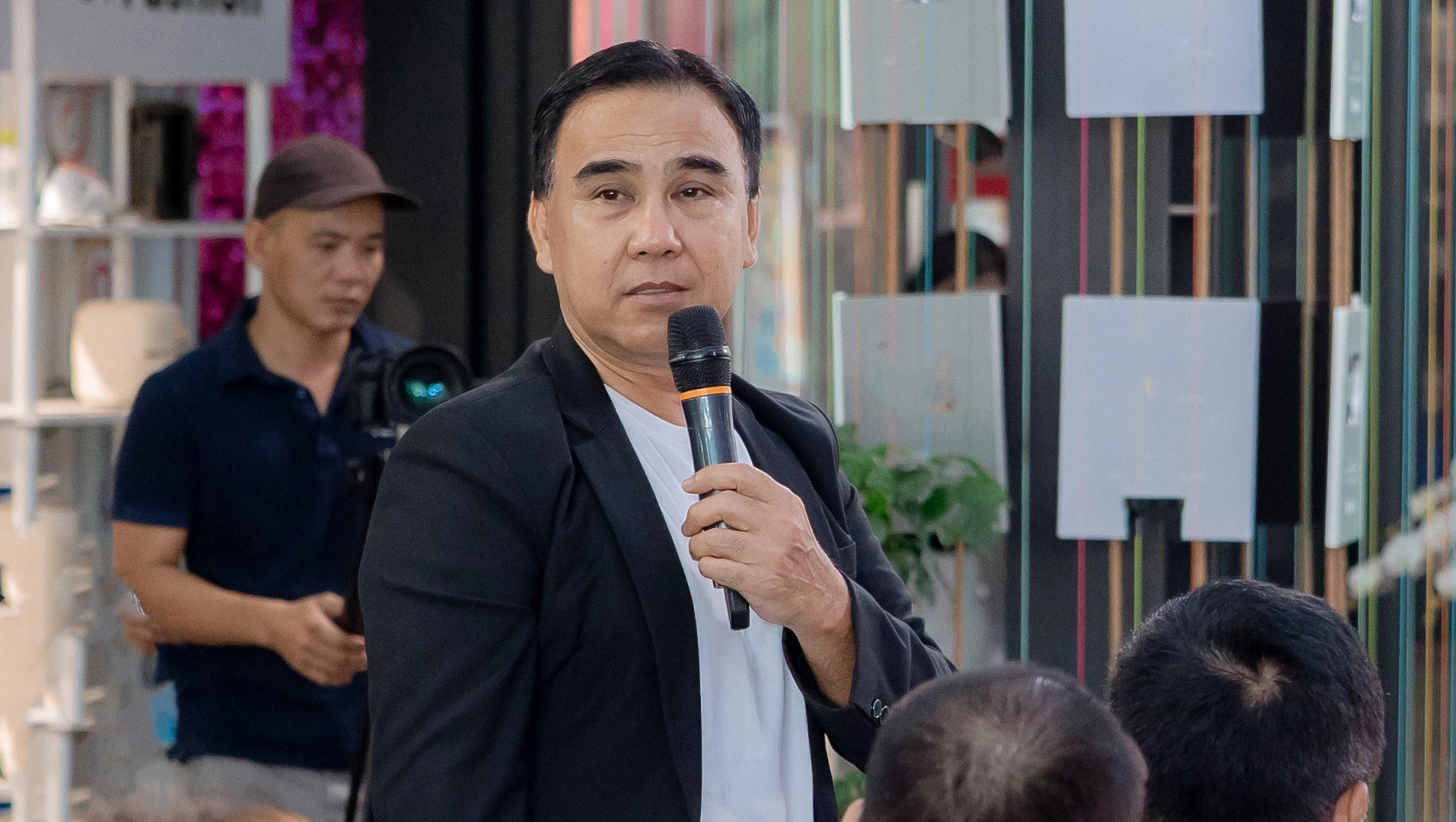 Quyền Linh lên tiếng thông tin bị bắt