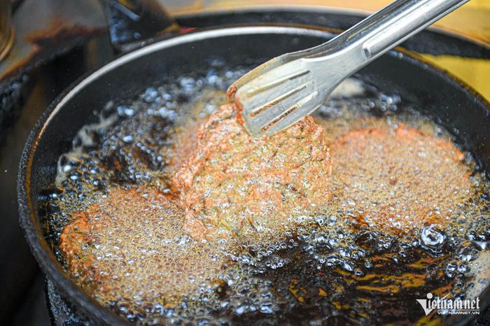 Quán Hà Nội bán đặc sản ‘nhìn sợ nhưng ăn ngon’, báo Tây nhiều lần khen nức nở