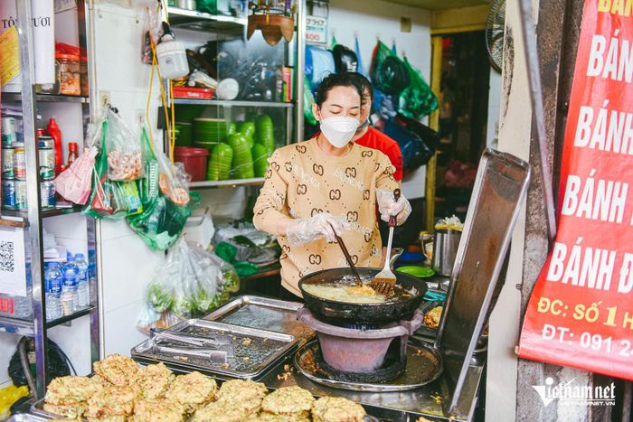 Quán Hà Nội bán đặc sản ‘nhìn sợ nhưng ăn ngon’, báo Tây nhiều lần khen nức nở