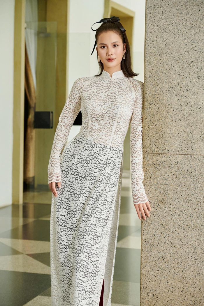 Trào lưu ‘áo dài’ phanh cúc, lộ ren bị lên án