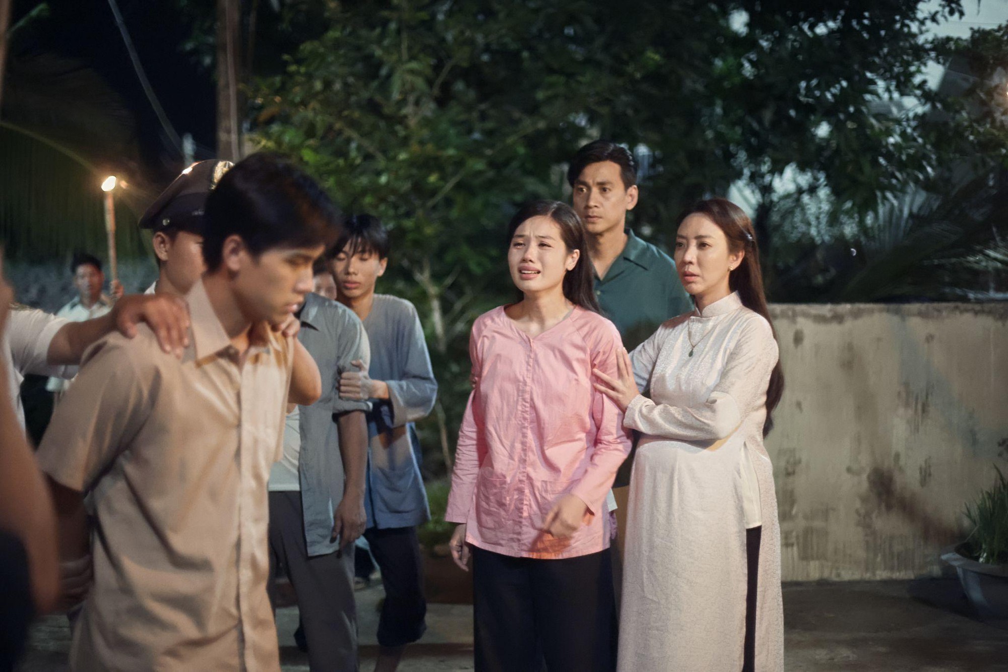 Đạo diễn trăm tỷ Việt sập ‘bẫy’