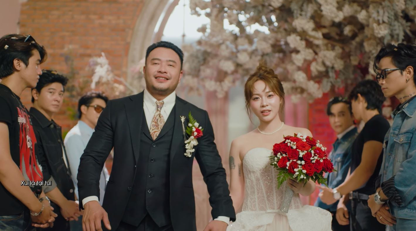 Thấy gì từ loạt MV bị chê nhảm nhí