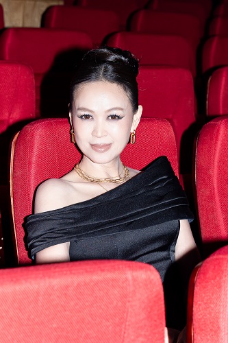 Diễn viên Ngọc Nga quyến rũ với trang phục của NTK Đỗ Long tại Lễ trao giải Ngôi Sao Xanh 2025