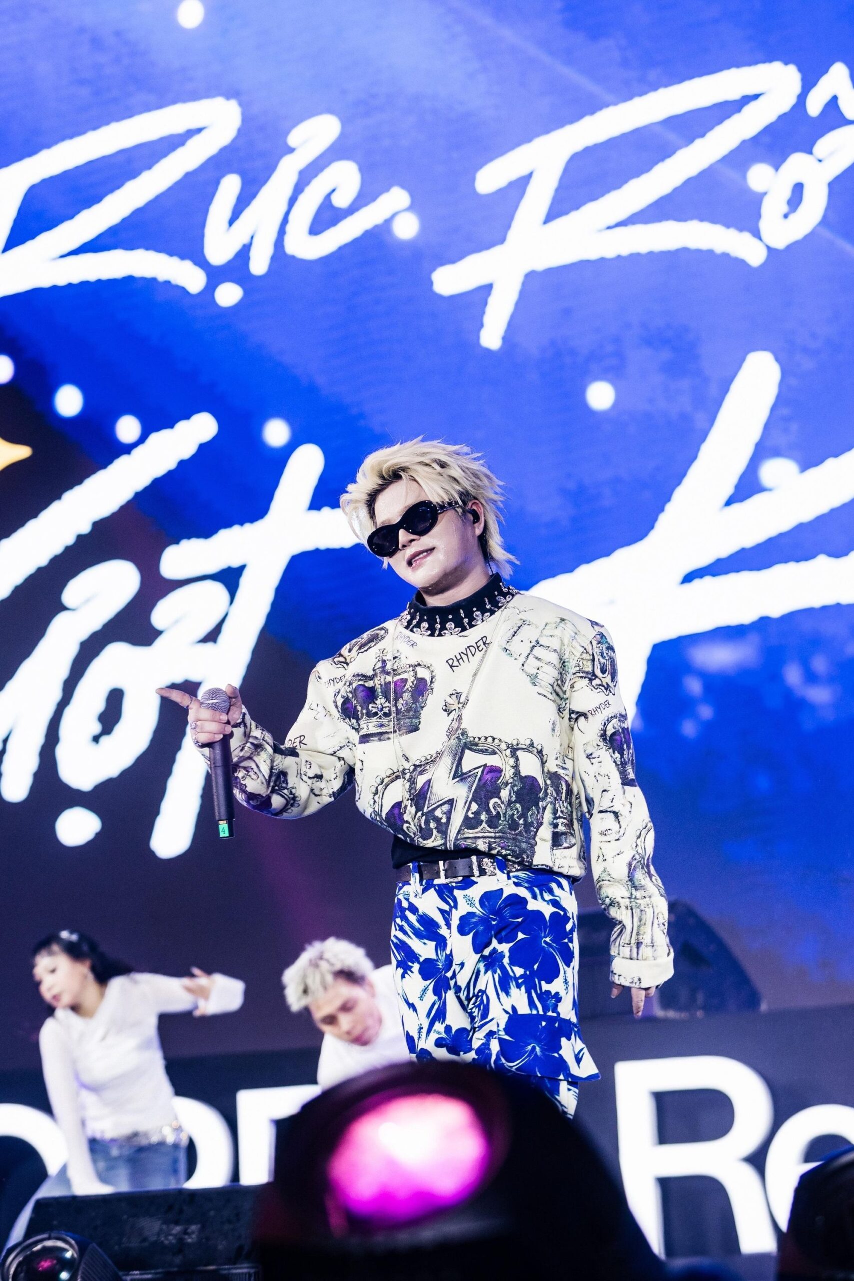 Oppo Reno15 series ra mắt bùng nổ cùng Sơn Tùng M-TP và dàn sao Vbiz