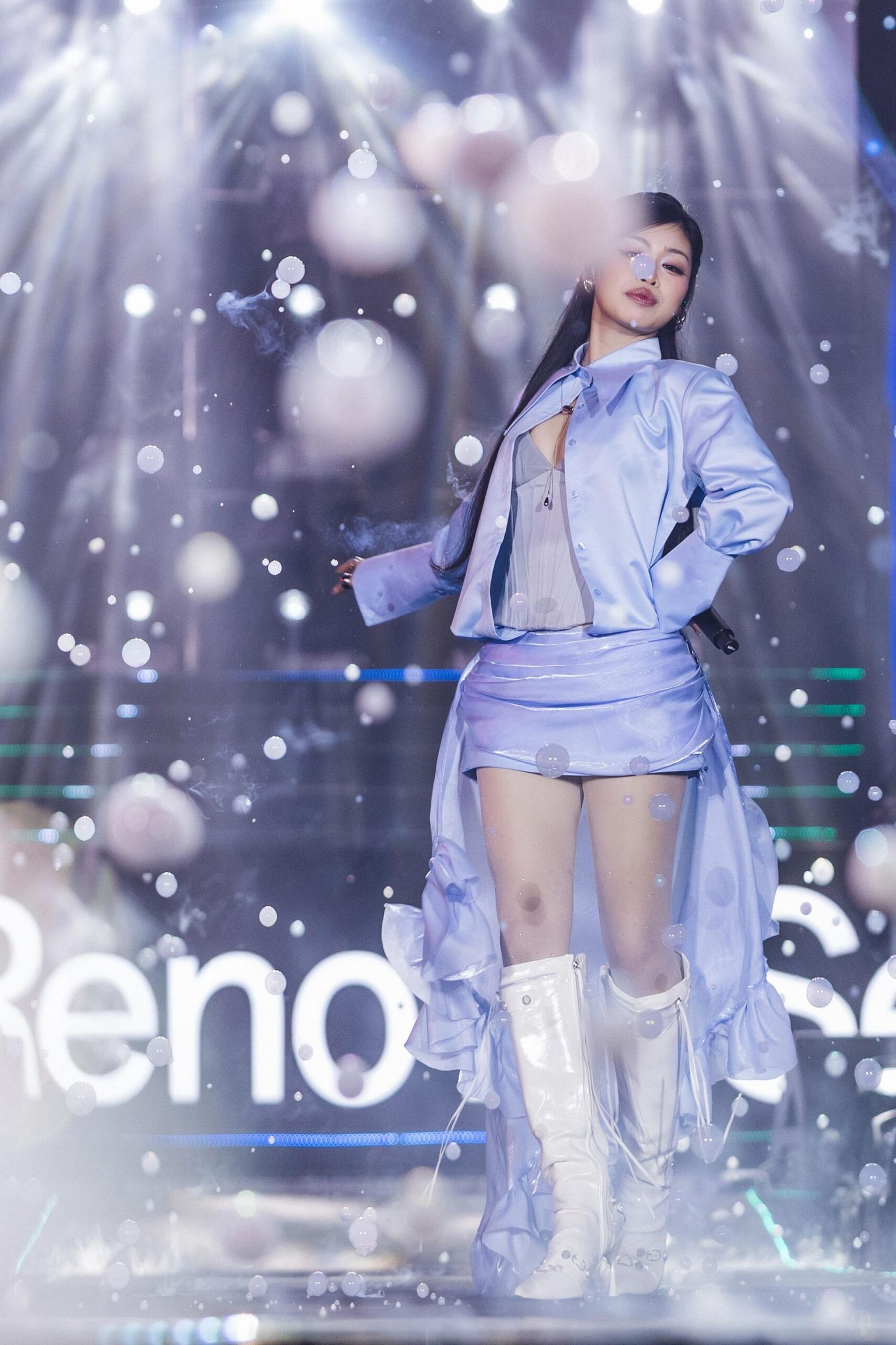 Oppo Reno15 series ra mắt bùng nổ cùng Sơn Tùng M-TP và dàn sao Vbiz