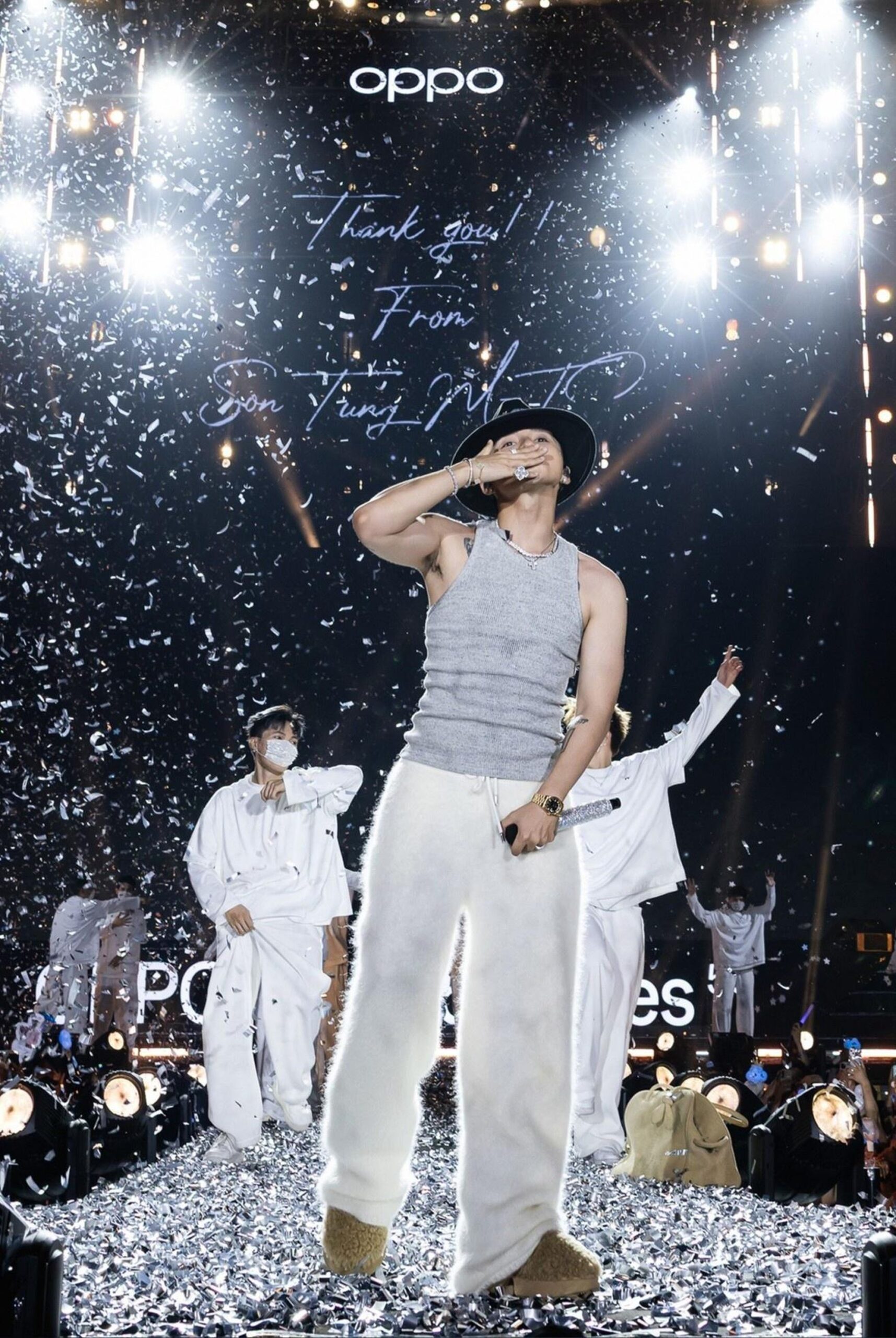 Oppo Reno15 series ra mắt bùng nổ cùng Sơn Tùng M-TP và dàn sao Vbiz