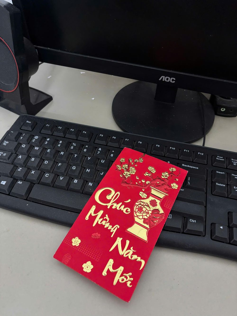 Vội bay về TP.HCM để nhận lì xì 10 triệu đồng của sếp