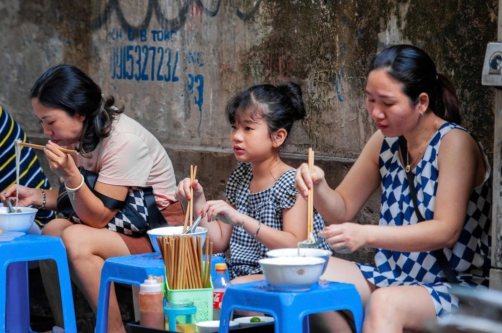 Phở Tư Lùn Ấu Triệu bị xử phạt