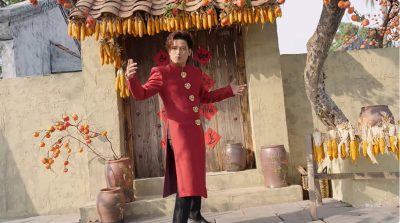 Đỗ Minh Quân mang không khí Tết đến với mọi nhà bằng MV Xuân Huyên Náo