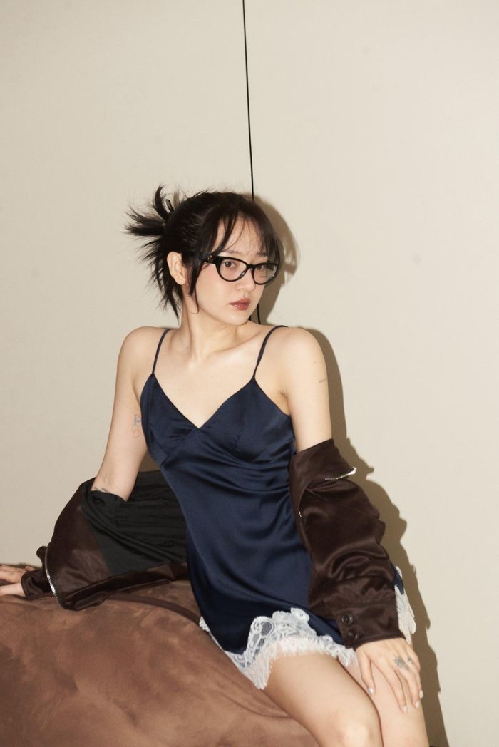 Bảo Anh gây tranh cãi về trang phục