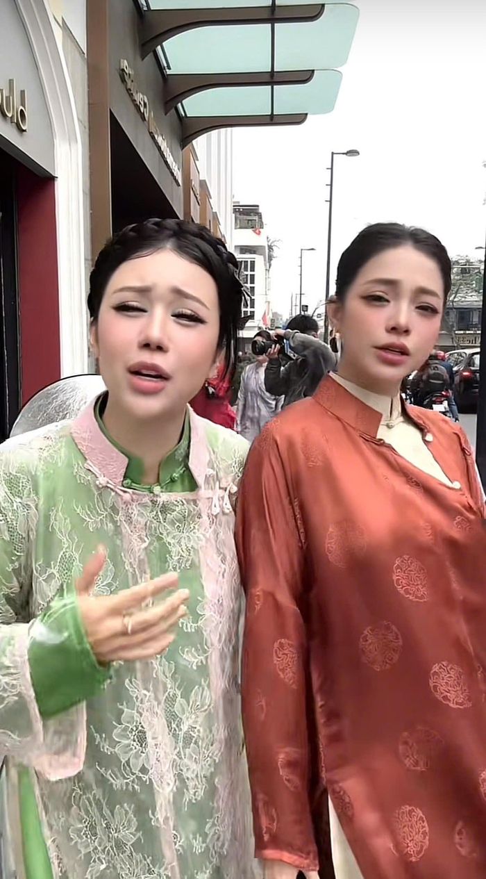 Chủ local brand bào chữa cho ‘áo dài’ xẻ ngực