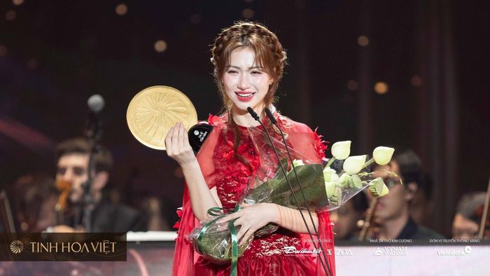 Nhìn từ mùa lễ trao giải dồn dập