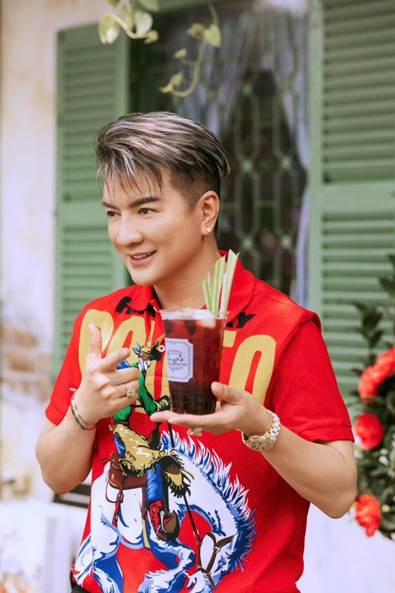 Lý do quán cà phê của ‘ông hoàng nhạc Việt’ tạm đóng cửa sau hơn 2 tuần khai trương