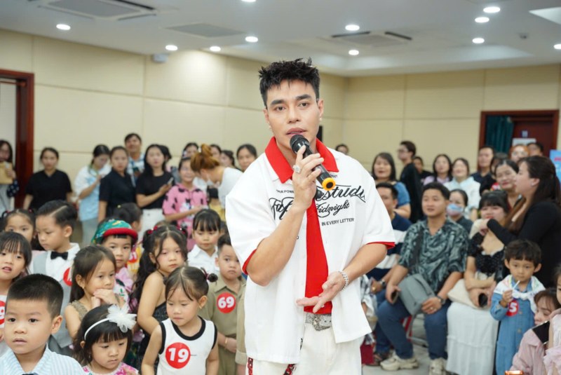 Lê Dương Bảo Lâm và con trai Ku Phin khuấy đảo tại buổi casting call “Anh Trai Và Cái Đuôi Nhỏ”