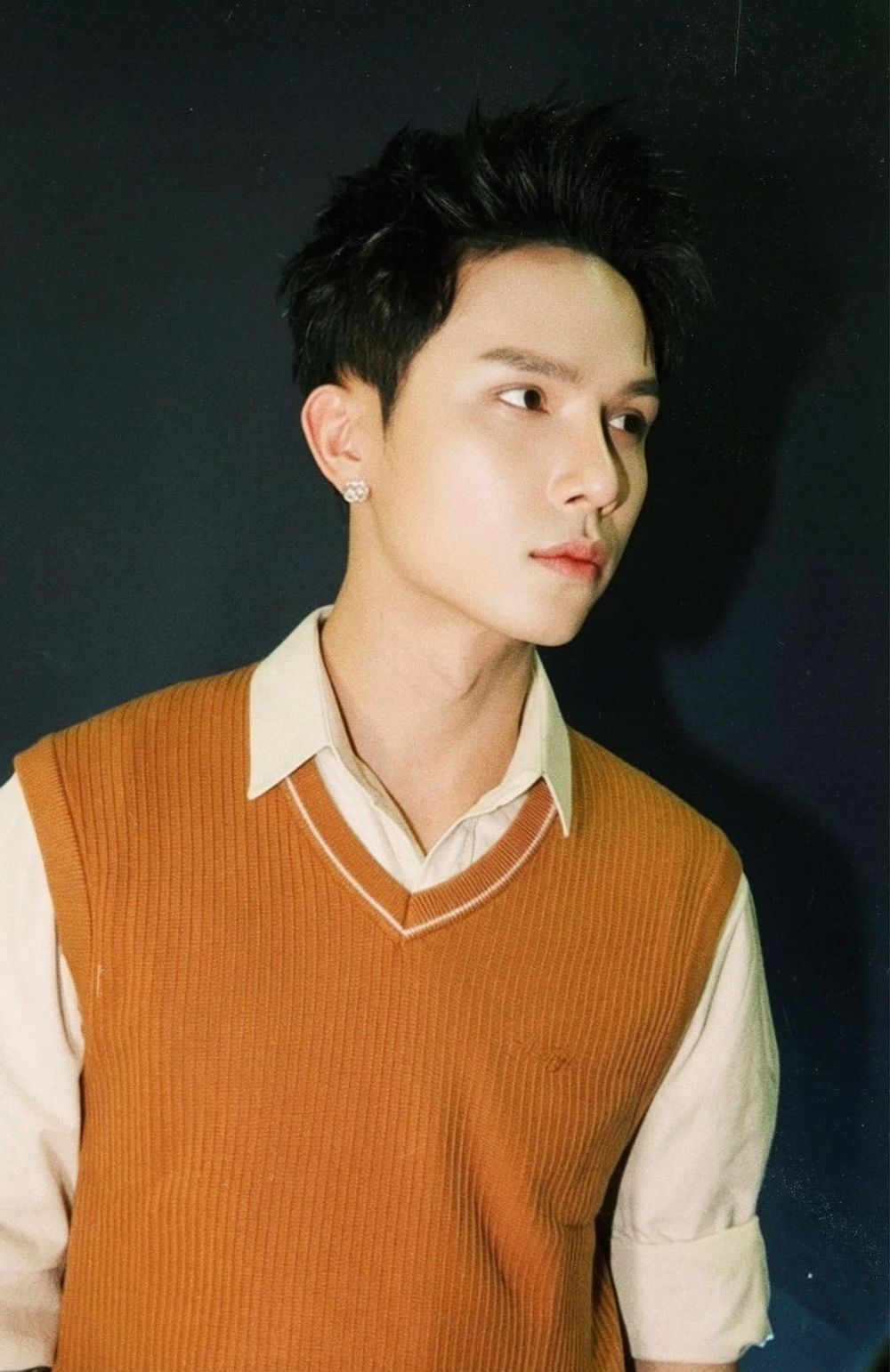 Áp lực đè nặng ca sĩ Việt