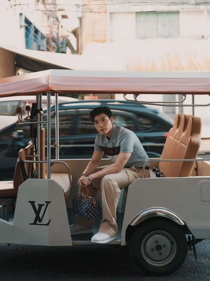 Ảnh Hieuthuhai ở Thái Lan gây chú ý