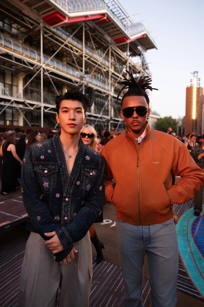 Ảnh Hieuthuhai ở Thái Lan gây chú ý