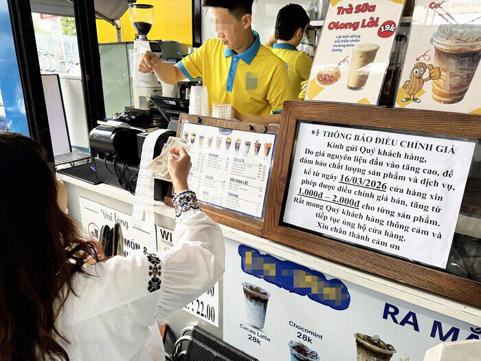 Tăng 5.000 đồng vì giá xăng tăng, đến khi giá xăng giảm, nhiều quán ăn vẫn giữ giá bán mới