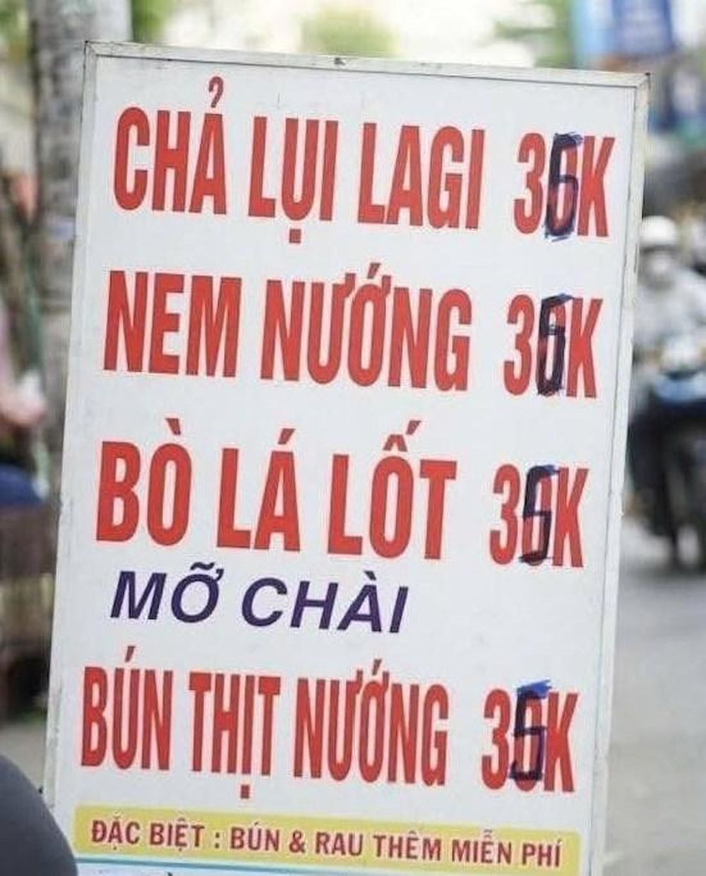 Tăng 5.000 đồng vì giá xăng tăng, đến khi giá xăng giảm, nhiều quán ăn vẫn giữ giá bán mới