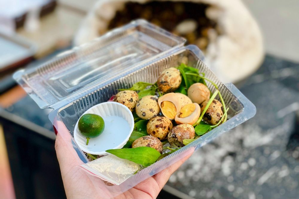 Trứng cút ủ muối thảo mộc hết ‘hot’ sau 1 tuần ở TP.HCM