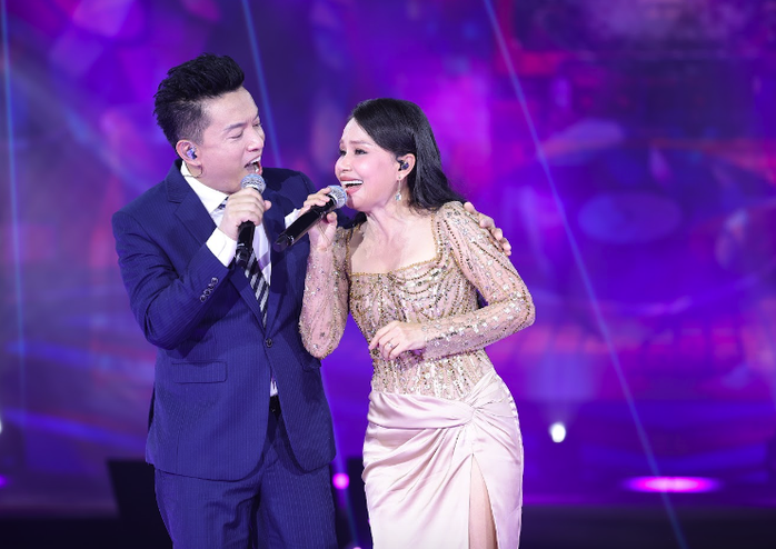 Cẩm Ly – Lam Trường được khán giả cổ vũ cuồng nhiệt