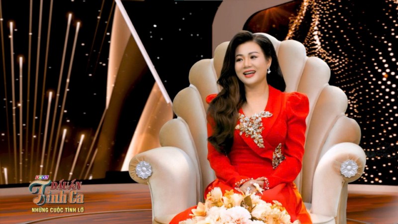 Ca sĩ Dương Hồng Loan thừa nhận may mắn giữ được tình yêu từ thời học sinh đến hiện tại