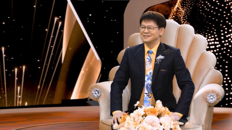 Ca sĩ Dương Hồng Loan thừa nhận may mắn giữ được tình yêu từ thời học sinh đến hiện tại