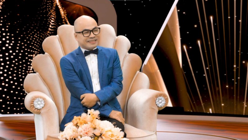 Ca sĩ Dương Hồng Loan thừa nhận may mắn giữ được tình yêu từ thời học sinh đến hiện tại