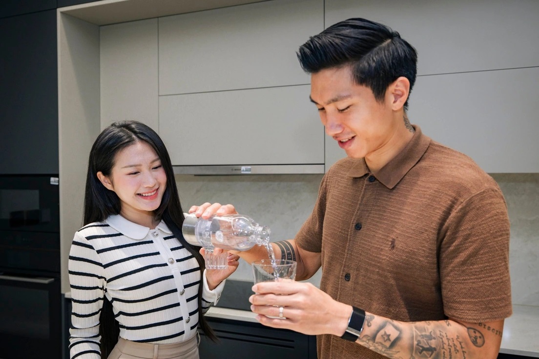 Chuyện gì xảy ra khi ‘sóng gió’ bủa vây cặp đôi hot nhất, nhì làng bóng đá?