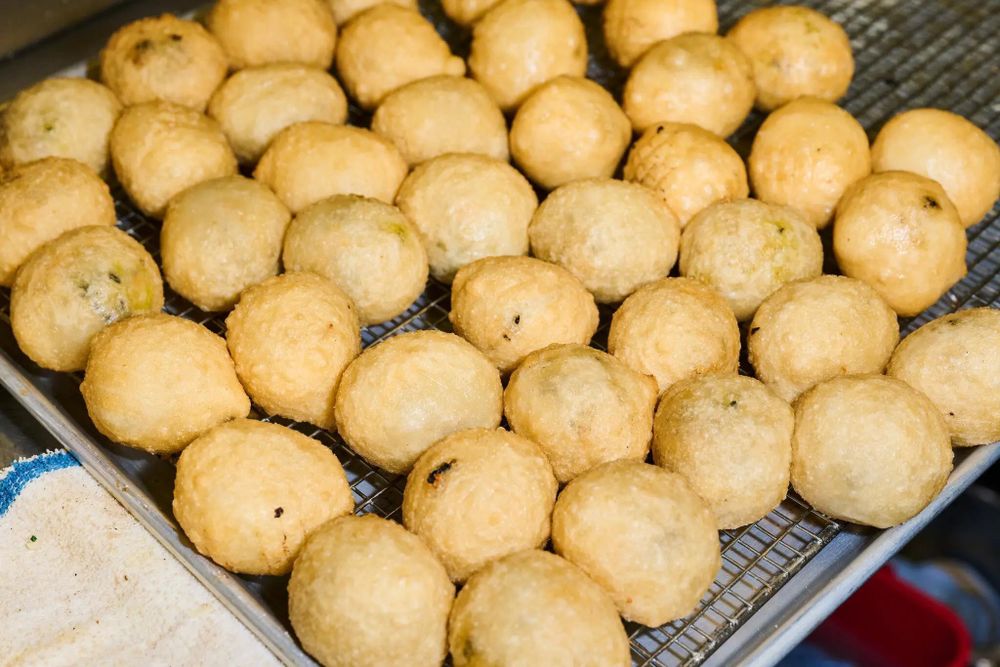 Nhà hàng ghế nhựa, bán phở, bánh mì của cô gái Việt tại Mỹ