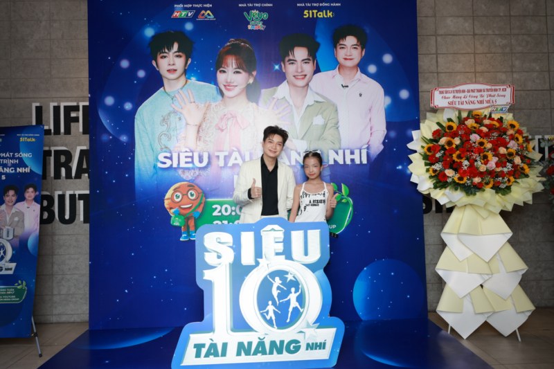 Võ Tấn Phát lần đầu làm giáo khảo cùng Hari Won trong Siêu Tài Năng Nhí mùa 5