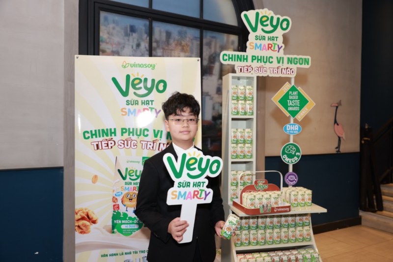 Võ Tấn Phát lần đầu làm giáo khảo cùng Hari Won trong Siêu Tài Năng Nhí mùa 5
