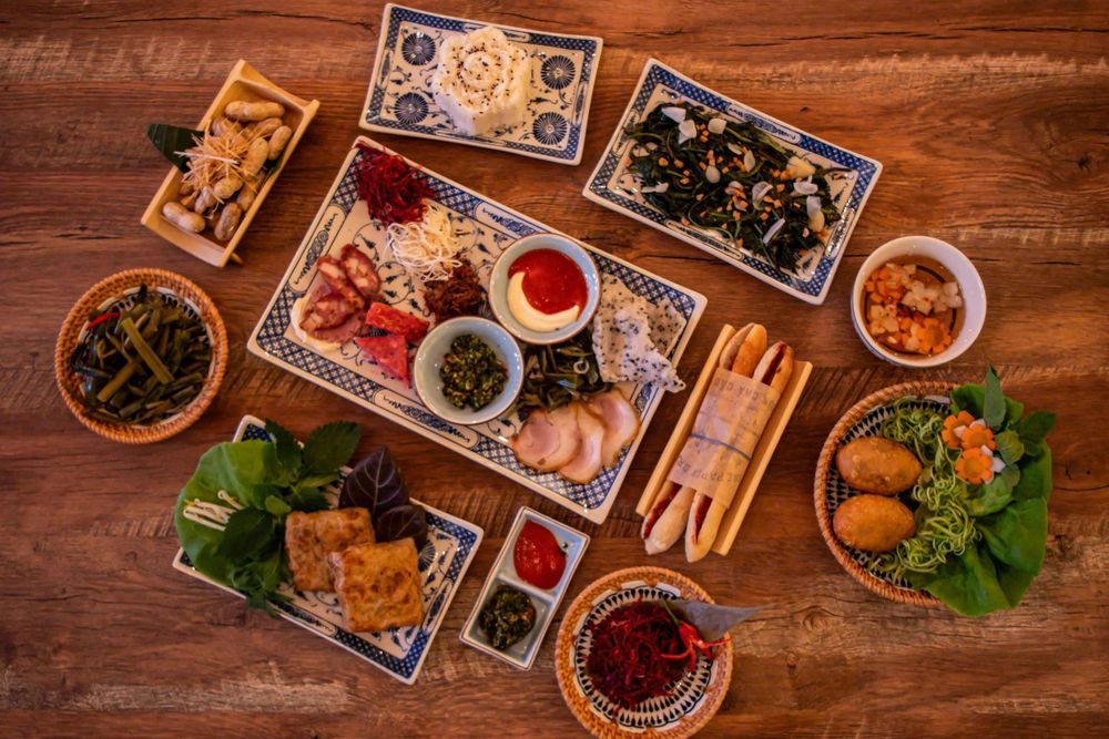 Nhà hàng ghế nhựa, bán phở, bánh mì của cô gái Việt tại Mỹ